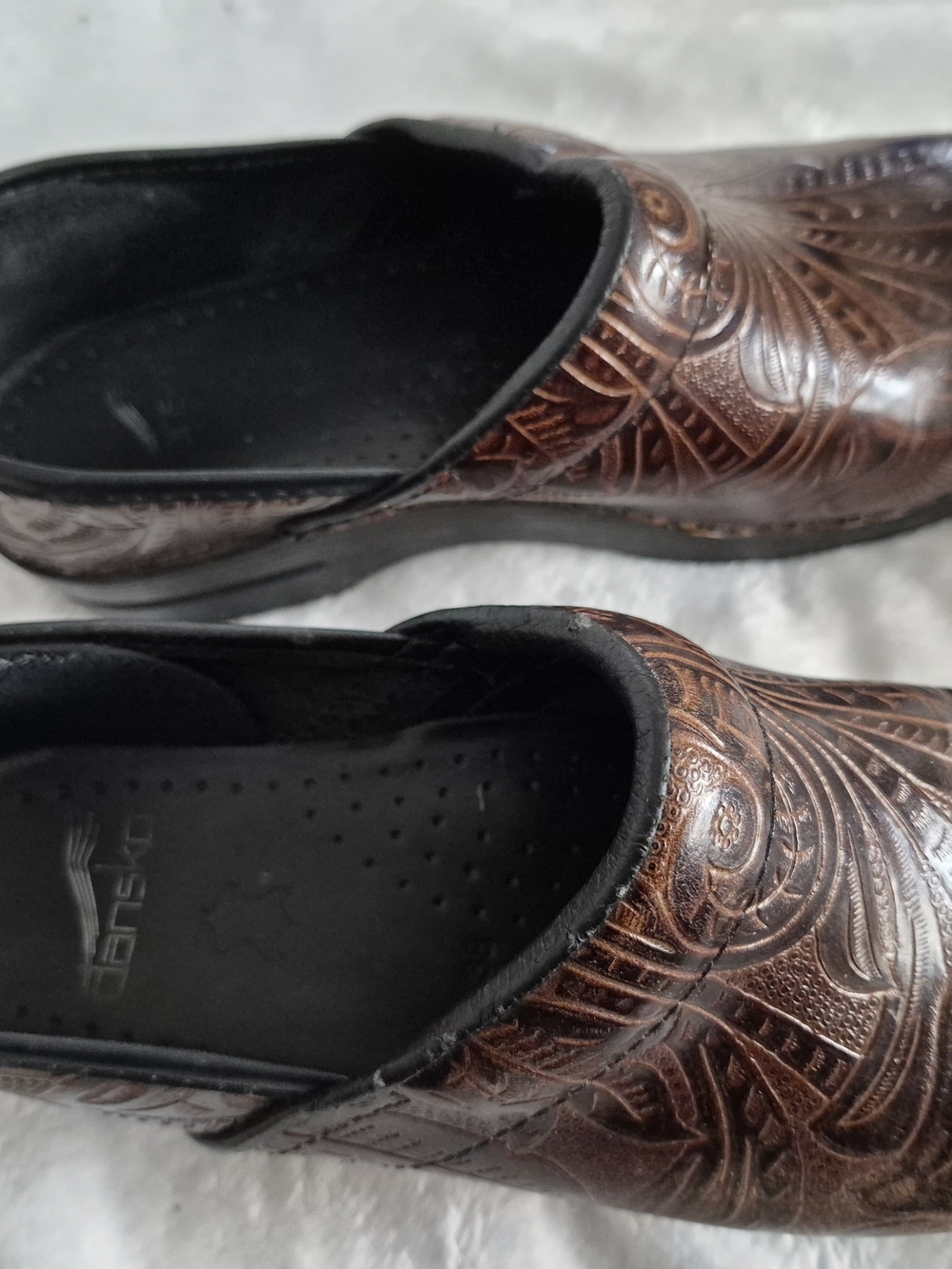 Dansko Tooled Leather Clogs 38 size 7.5 8 Mules Womens Professional Shoes Brown - Picture 3 of 4